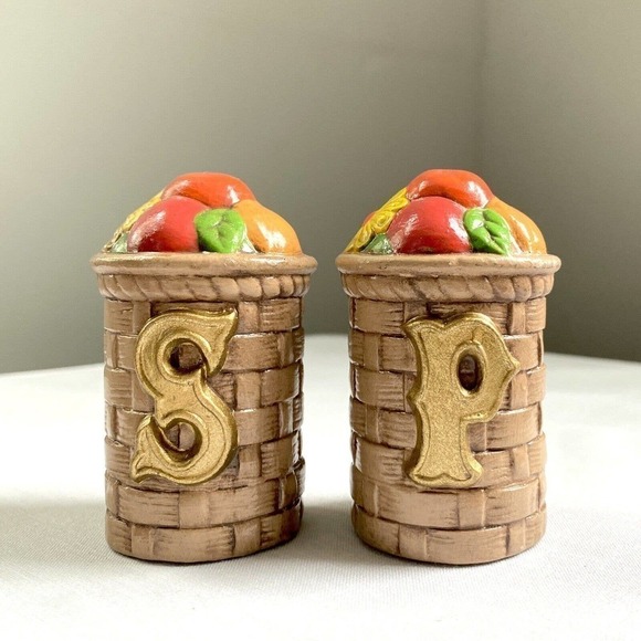 Unbranded Other - Vintage ‘S’ & ‘P’ Fruit Baskets Salt & Pepper Shaker Set Retro